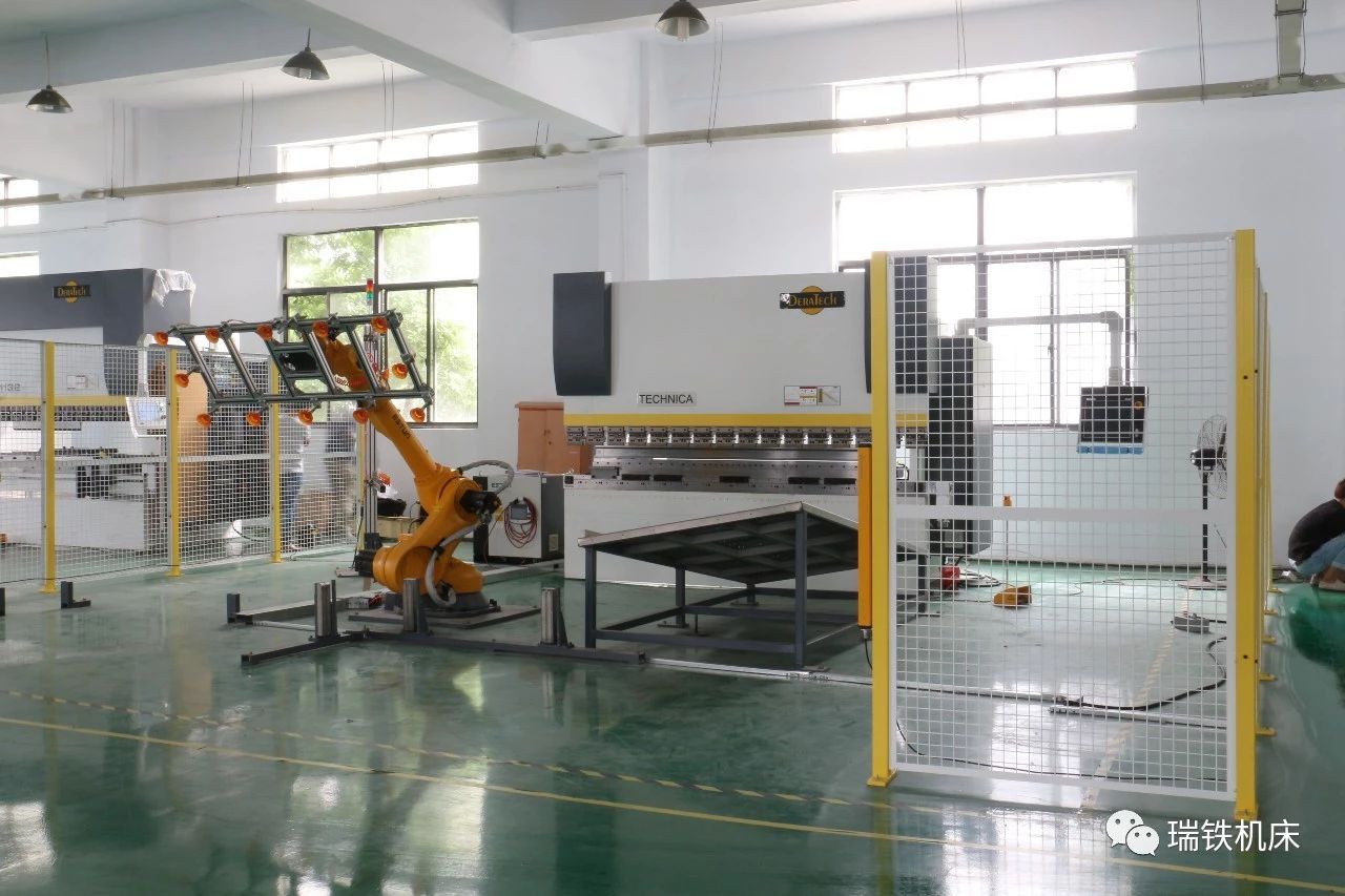 數控板料折彎柔性加工單元(FMC)