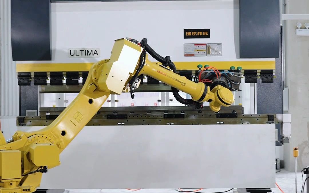 瑞鐵機床油電混合數控折彎機：多領域的制造利器