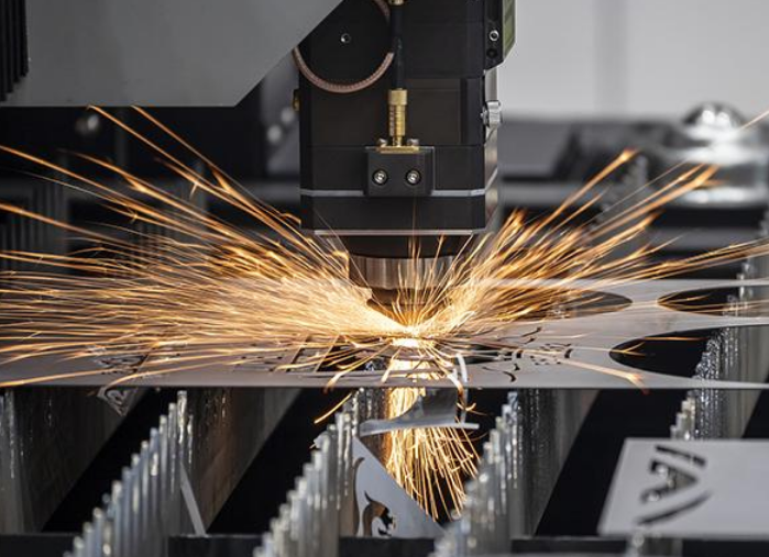 瑞鐵機床推出 SH3015 型號光纖激光切割機，亮相上海工博會