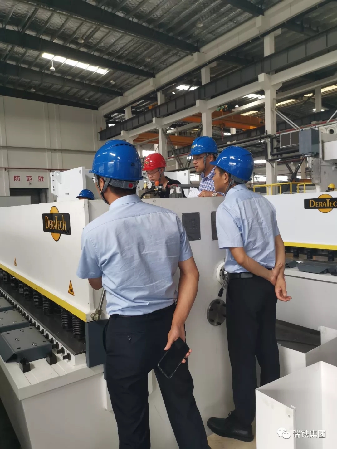 南充吉利商用車研究院到瑞鐵機(jī)床驗(yàn)機(jī)現(xiàn)場